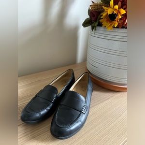 Naturalizer slim leather loafers - size 8